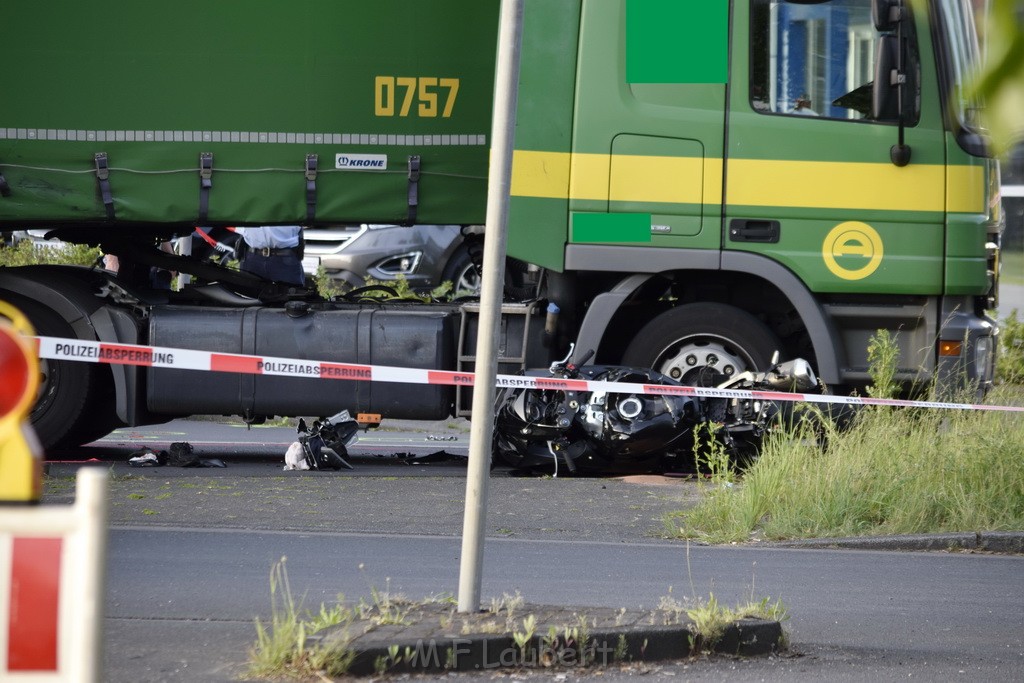 Schwerer Motorrad Unfall Feldkassel Robert Boschstr Edsel Fordstr P021.JPG - Miklos Laubert